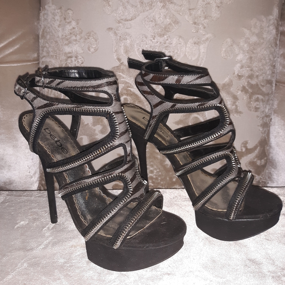 Bebe zebra zipper platform heels size 8